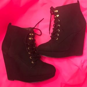 Wedge boots